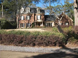 2307 Twin Lakes Cir, Jackson, MS 39211