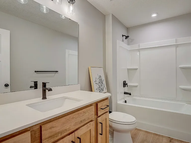2876 Kensington Ave NE — Photo 5