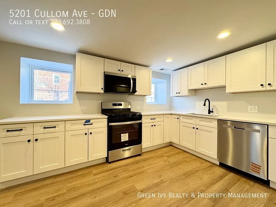 Newly Renovated 2 Bed 1 Bath in Portage Park/Six Corners — Photo 2