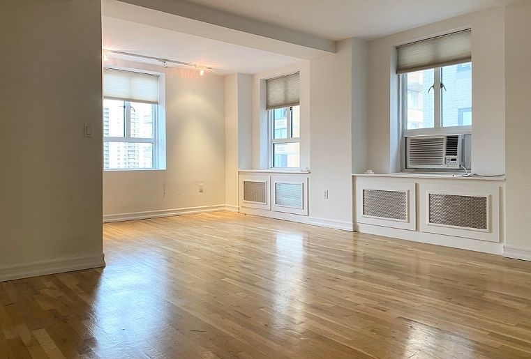 1st image of 752 W End Ave #4JJ