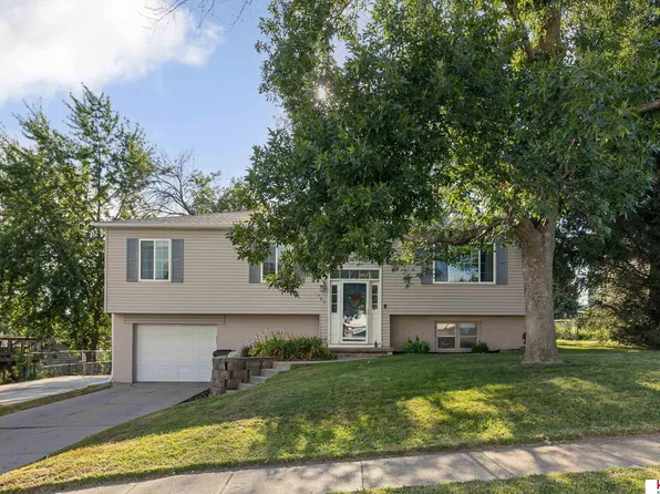 780 N 4th St, Springfield, NE 68059