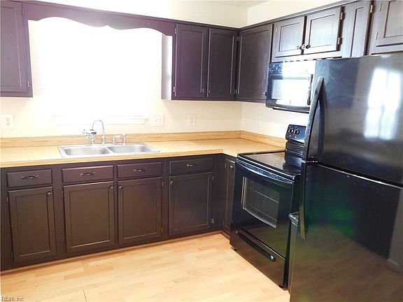 Plenty of natural light in the kitchen. 