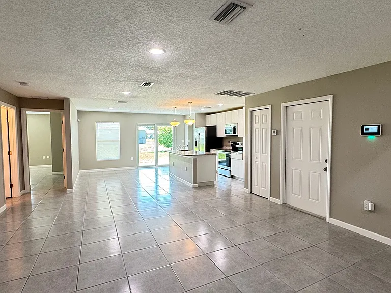 851 San Filippo Dr SE — Photo 2