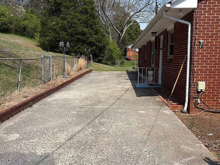 6003 N Broadway St — Photo 29