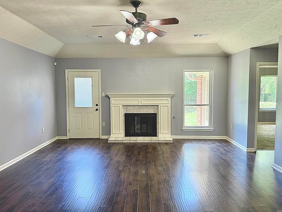 2nd image of 1825 Drury Ln