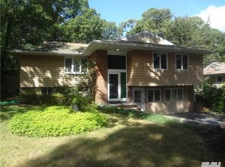 22 Caddy Pl, Rocky Point, NY 11778