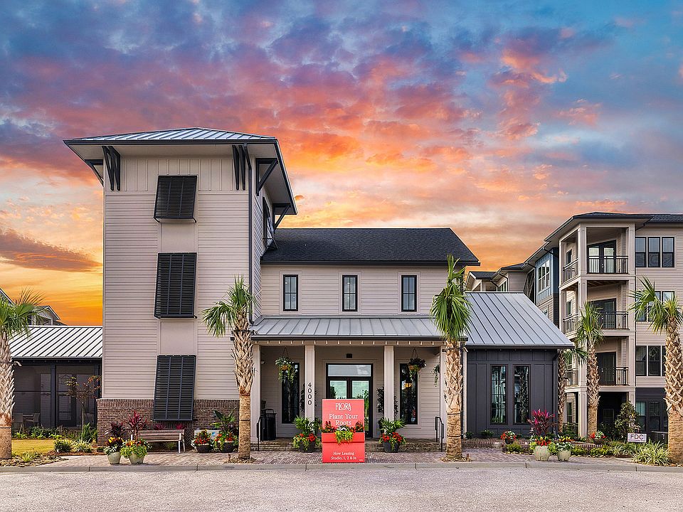 Welcome Home! Flora Carnes Crossroads Leasing Office