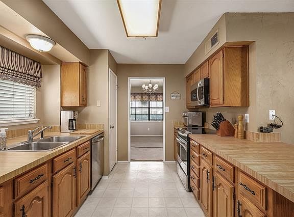 3rd image of 2925 Hamlett Ln