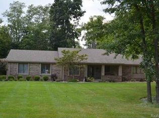5124 Bradford Cir, Brighton, MI 48114