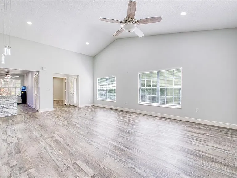 2390 Bentley Dr — Photo 6