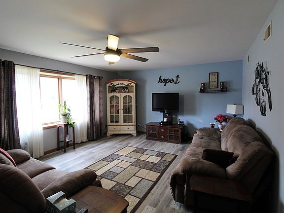 3rd image of 39244 N Poplar St