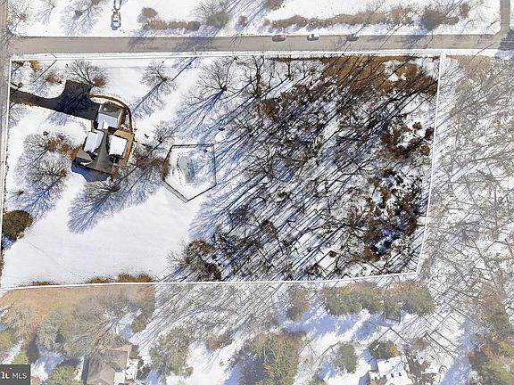 2nd image of 1304 Valley Rd