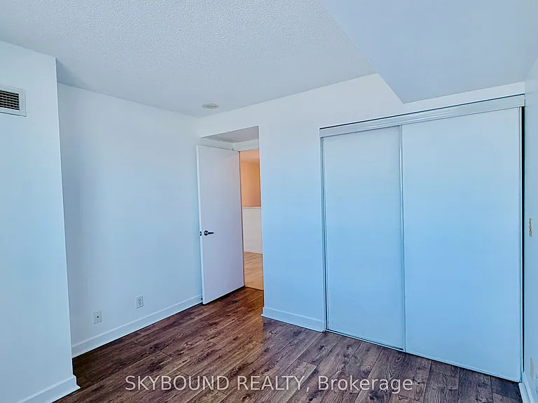 38 Lee Centre Dr #1702 — Photo 10