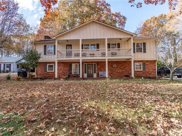 3411 Langdale Dr, High Point, NC 27265