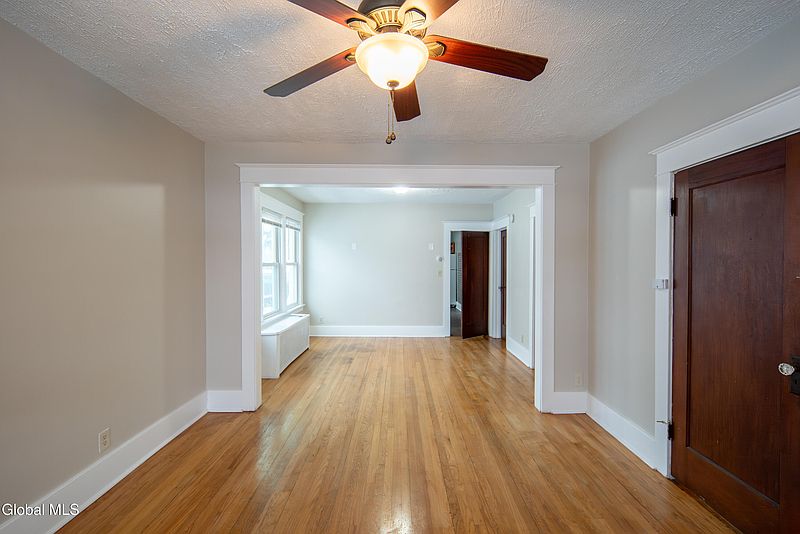 4th image of 40 Pinewood Avenue
