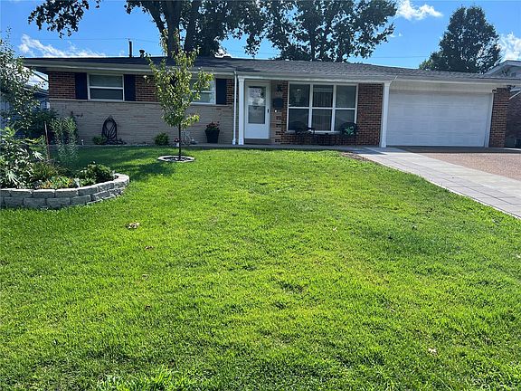 2nd image of 842 Rainbow Dr
