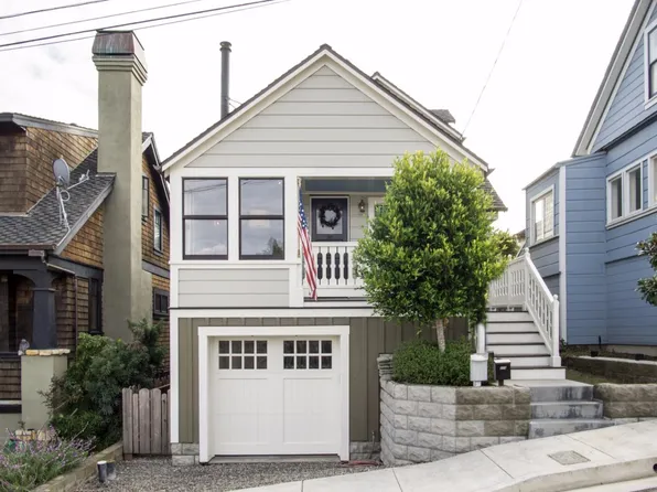 215 13th St, Pacific Grove, CA 93950