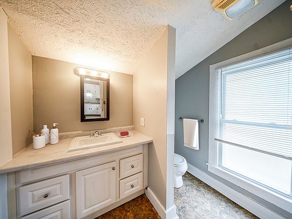 Elevate your living experience at Four Eight Group with our beautifully designed bathrooms that blend modern elegance and functionality. Enjoy ample natural light and premium finishes. Schedule a tour today to see your new home!