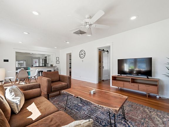 5th image of 1002 Colorado Ave