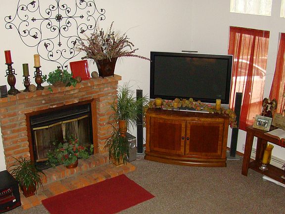 2nd image of 209 Laurelhurst Dr