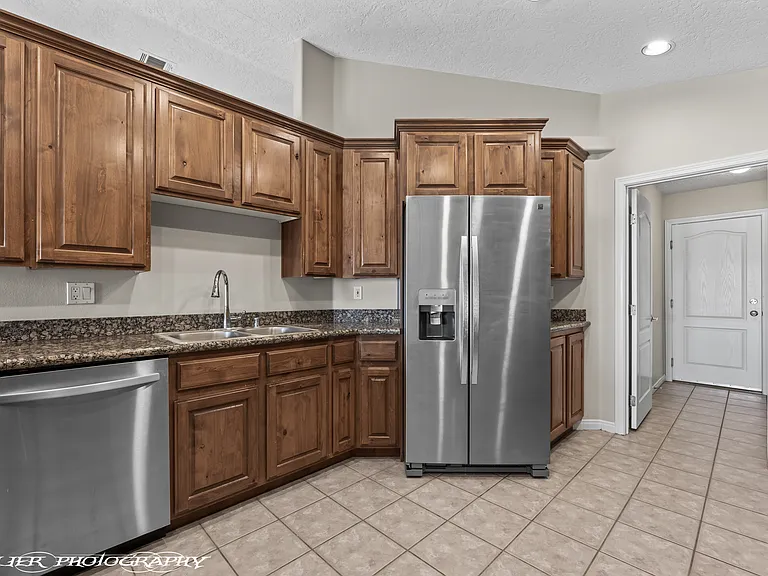 241 Palmer Ln — Photo 16