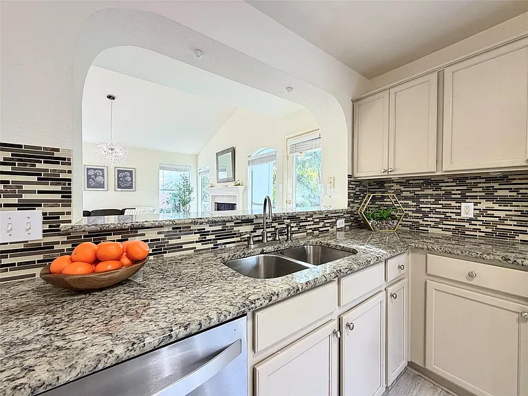 9802 Copper Creek Dr — Photo 14