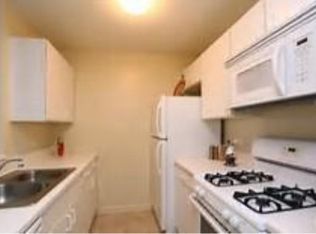 1420 Commons Dr #2F, Woodstock, IL 60098