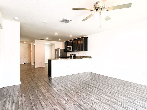 4th image of 372 Kensington View Dr