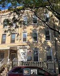 Rented by R New York