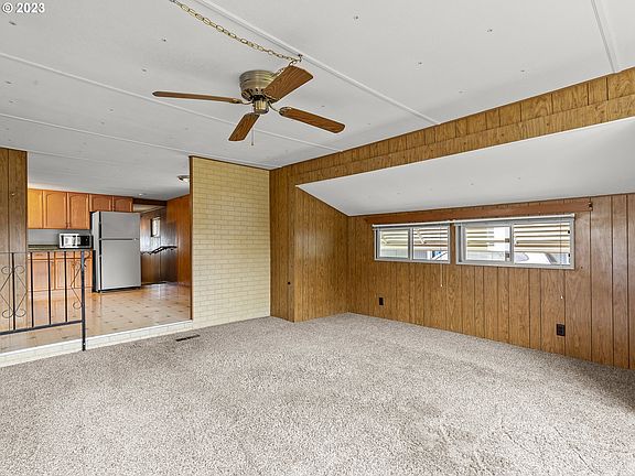 5th image of 1413 NE Knowles Dr