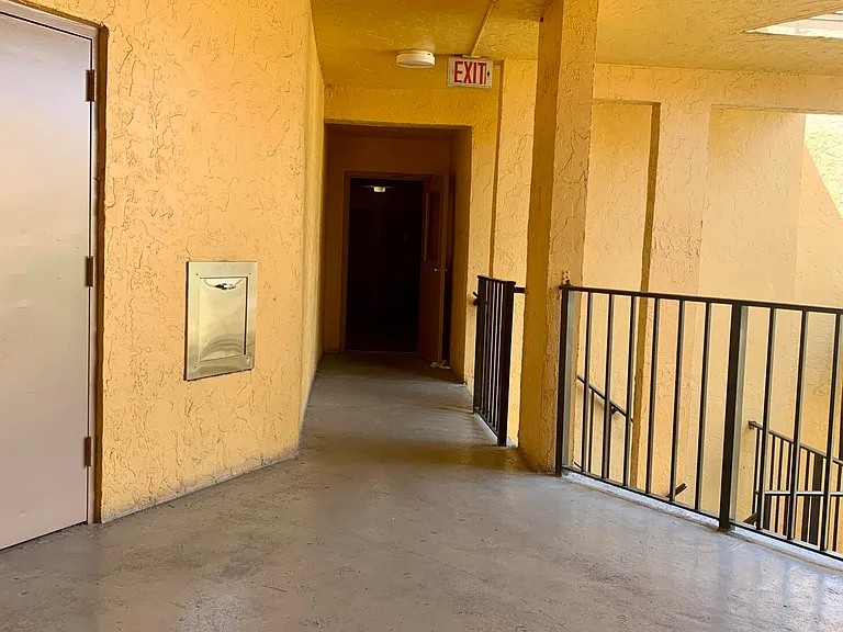 4364 NW 9th Ave #15-3B — Photo 3
