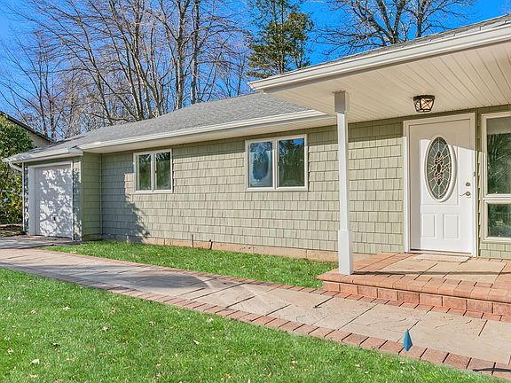 3rd image of 9 Bradley Dr