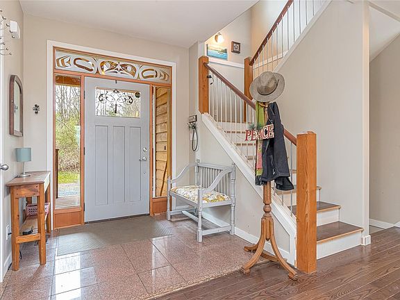 3rd image of 2835 Olympic Rd
