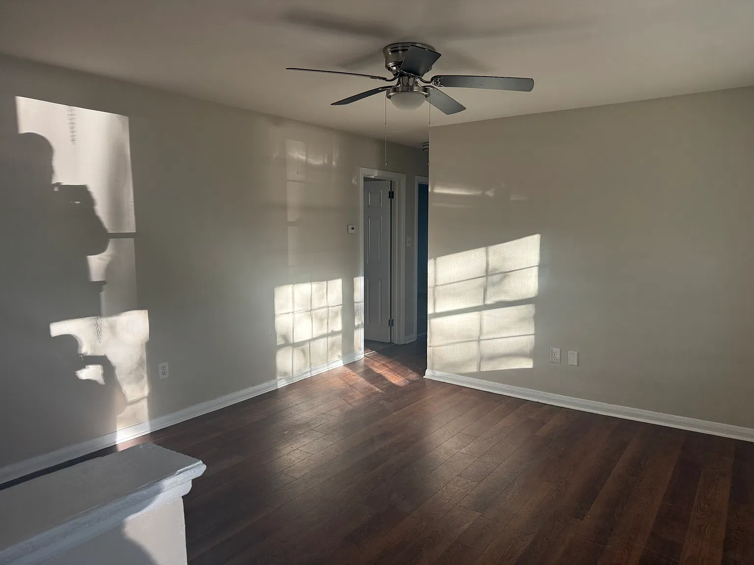 3 bed, 1000 sqft, $1,595 — Photo 3