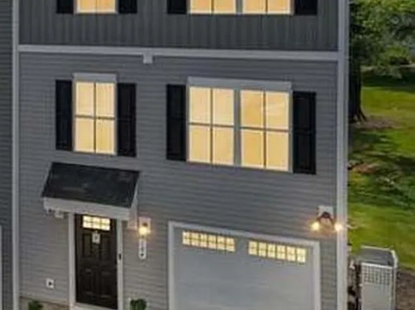 104 Brooklane Ct, Easley, SC 29642