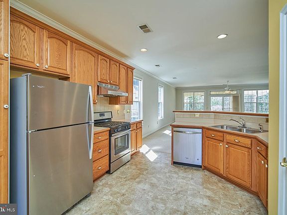 4th image of 17385 Four Seasons Dr