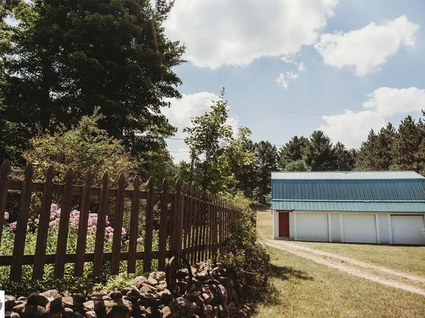 11268 Watson Rd, Williamsburg, MI 49690