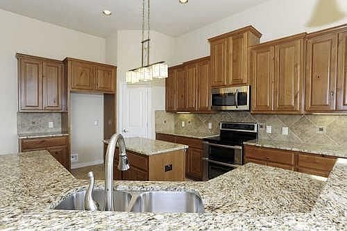 4th image of 15505 Echo Ln