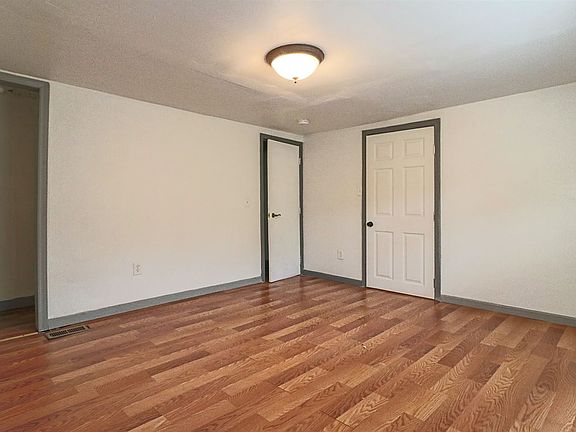 10501 E. 10th St.-16