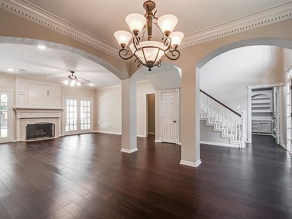 4th image of 2107 Mountain Lake Dr