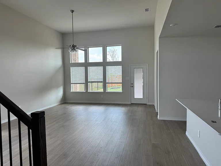 2516 Grapevine Way — Photo 2