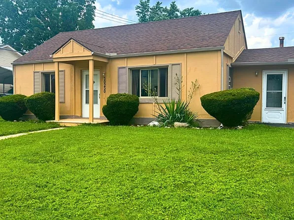 30230 Beechwood St, Garden City, MI 48135