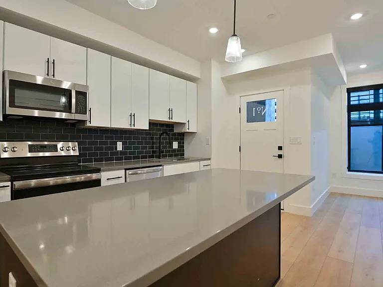 2641 4th St NE #1 — Photo 4