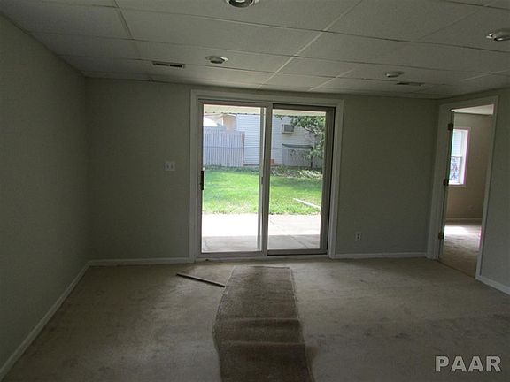 3rd image of 1410 W Maywood Ave
