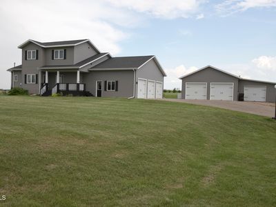 501 Nature View Dr, Menoken, ND, 58558