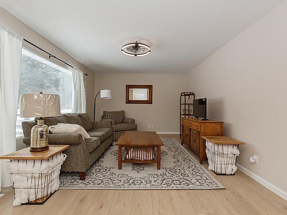2nd image of 4003 Evergreen Ln