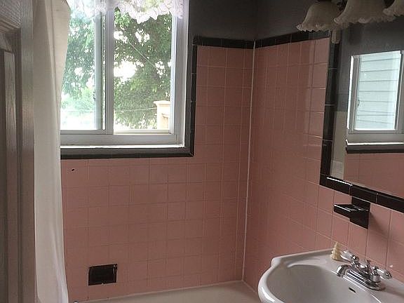 Upstair bathroom 