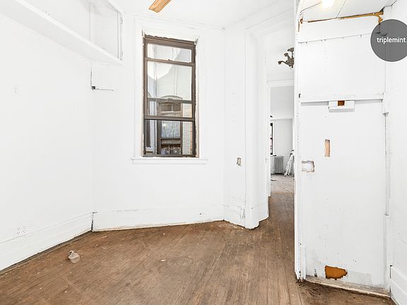 3rd image of 214 W 16th St APT 5E
