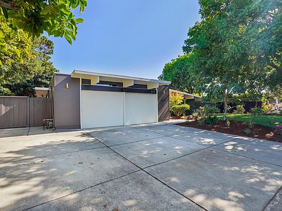 3rd image of 868 Thornwood Dr