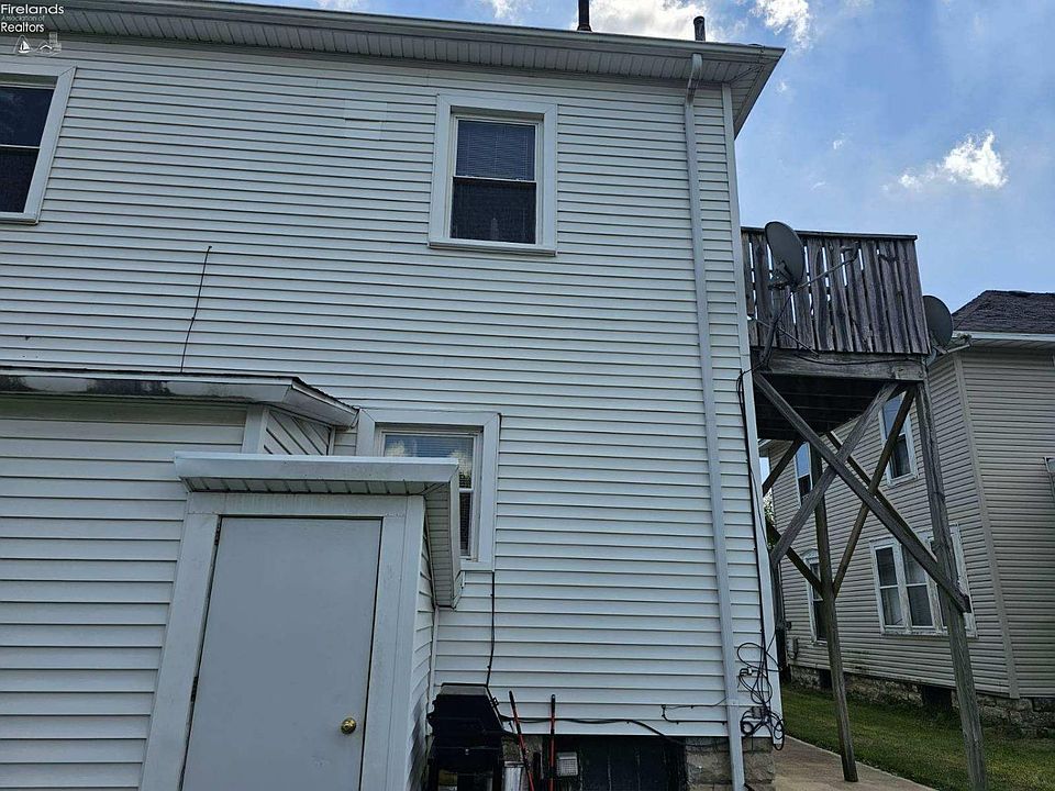 2nd image of 210 York St